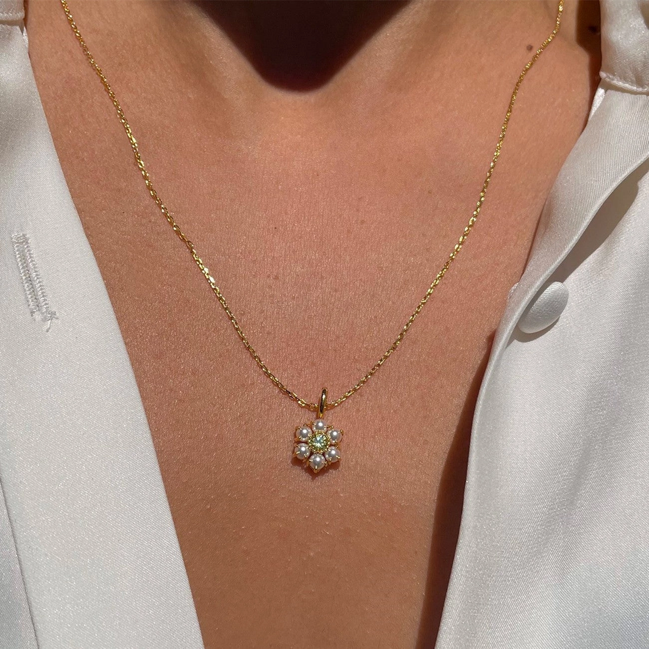 Wholesale White Pearl Flower Copper Necklace