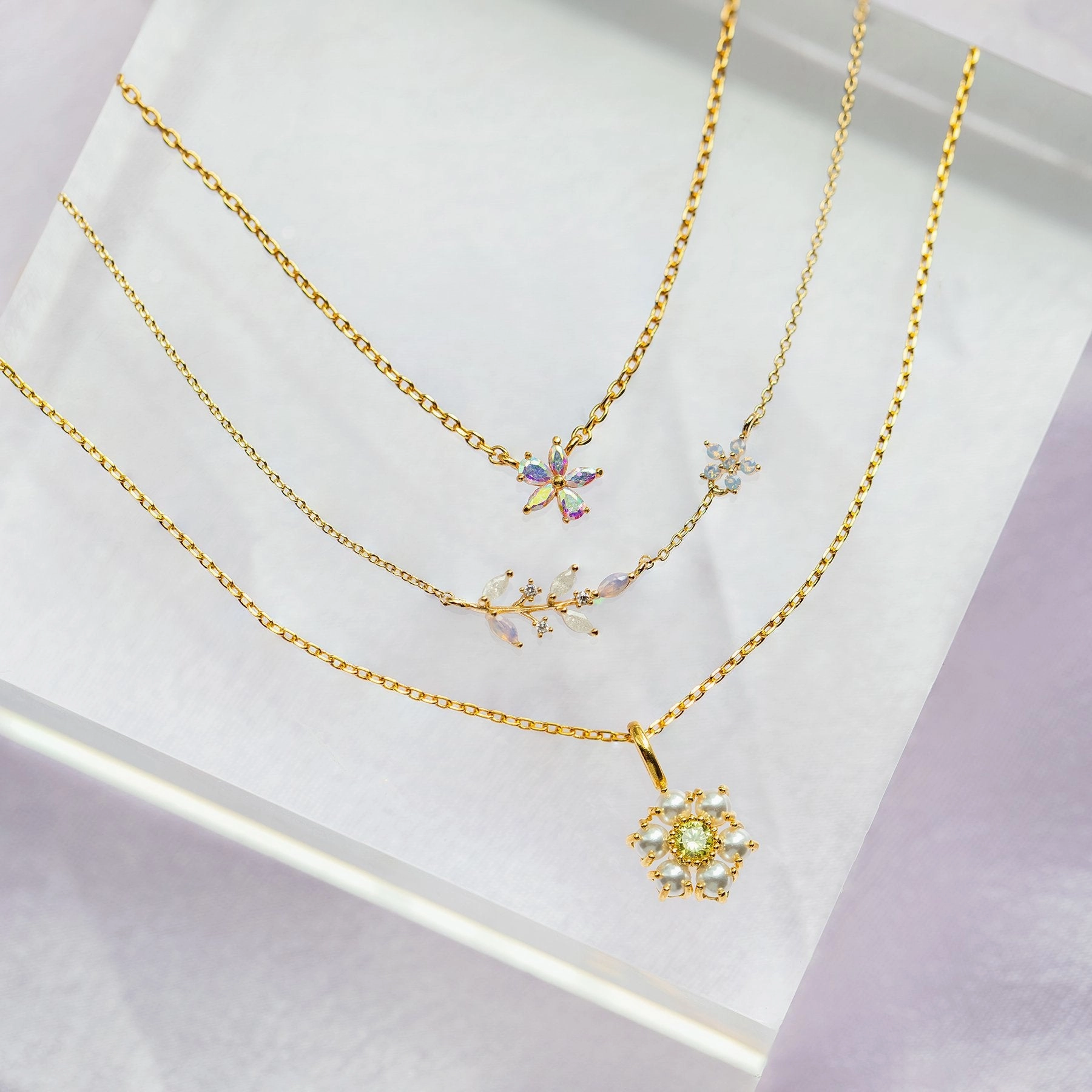 Wholesale White Pearl Flower Copper Necklace