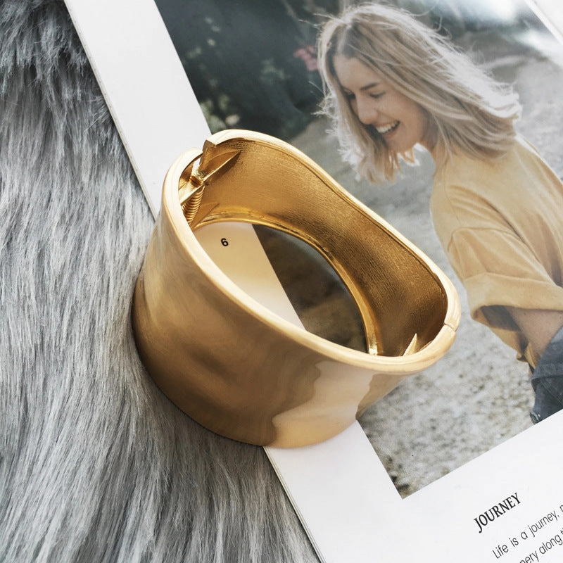 Wholesale Wide Side Spring Buckle Alloy Bracelet