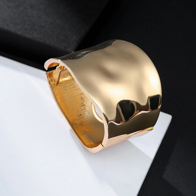 Wholesale Wide Side Spring Buckle Alloy Bracelet